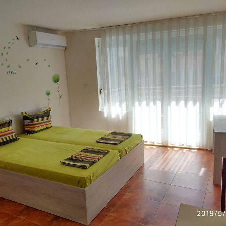 Downtown Studio Apartamento Varna Exterior foto