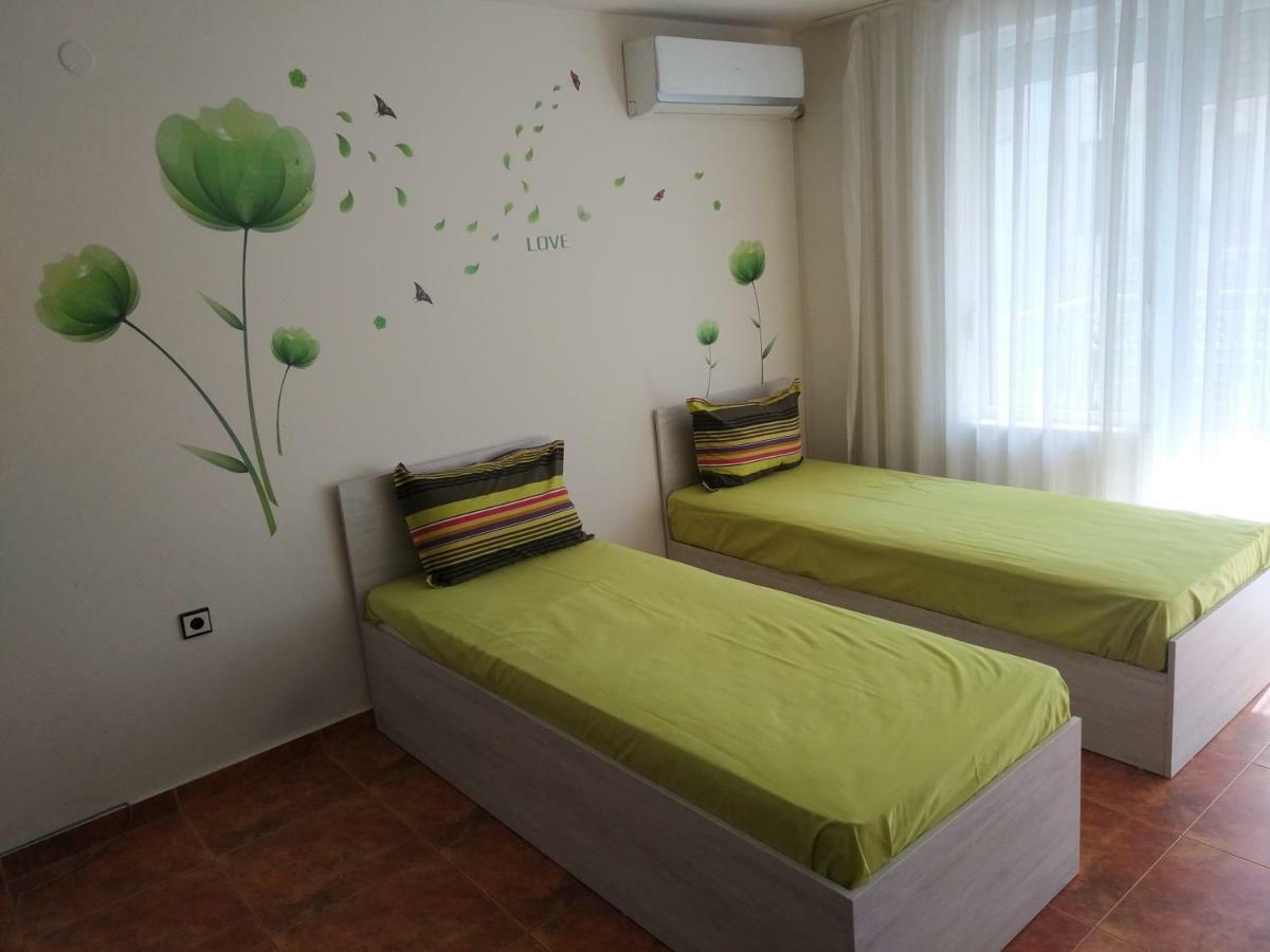 Downtown Studio Apartamento Varna Exterior foto