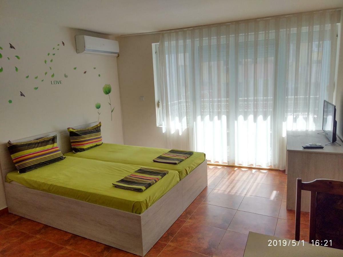 Downtown Studio Apartamento Varna Exterior foto